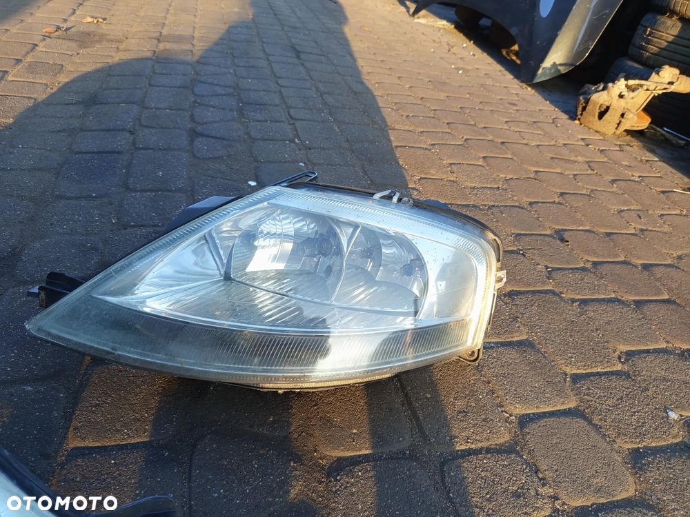 REFLEKTOR PRAWY CITROEN C3 02-09 - 3