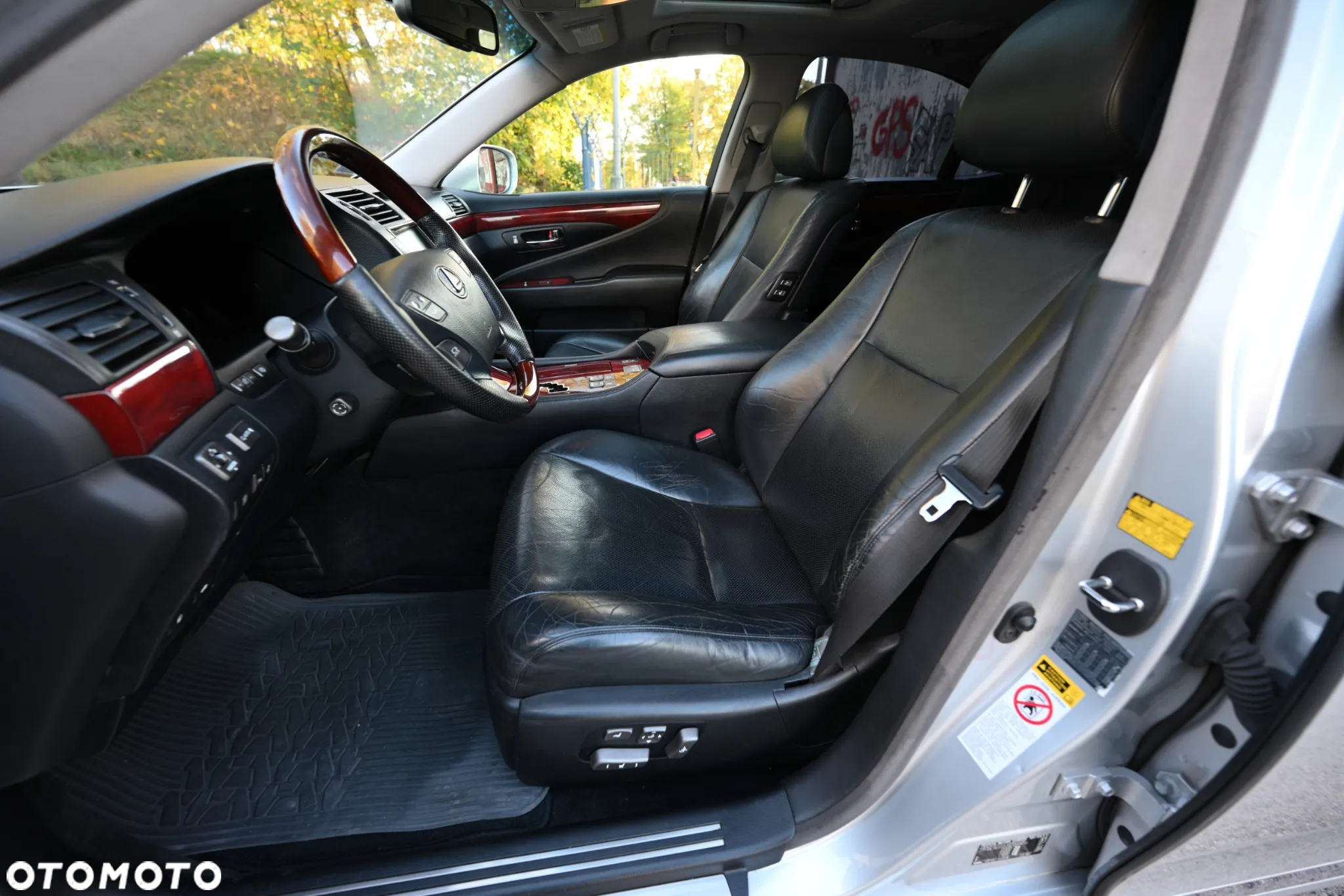 Lexus LS 460 Dynamic Line + Impression Line - 34