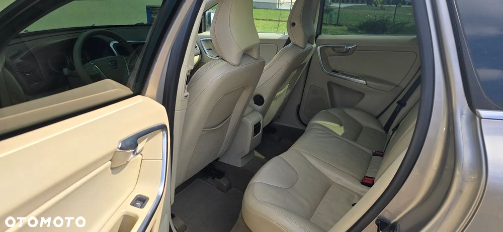 Volvo XC 60 T6 AWD Momentum - 12