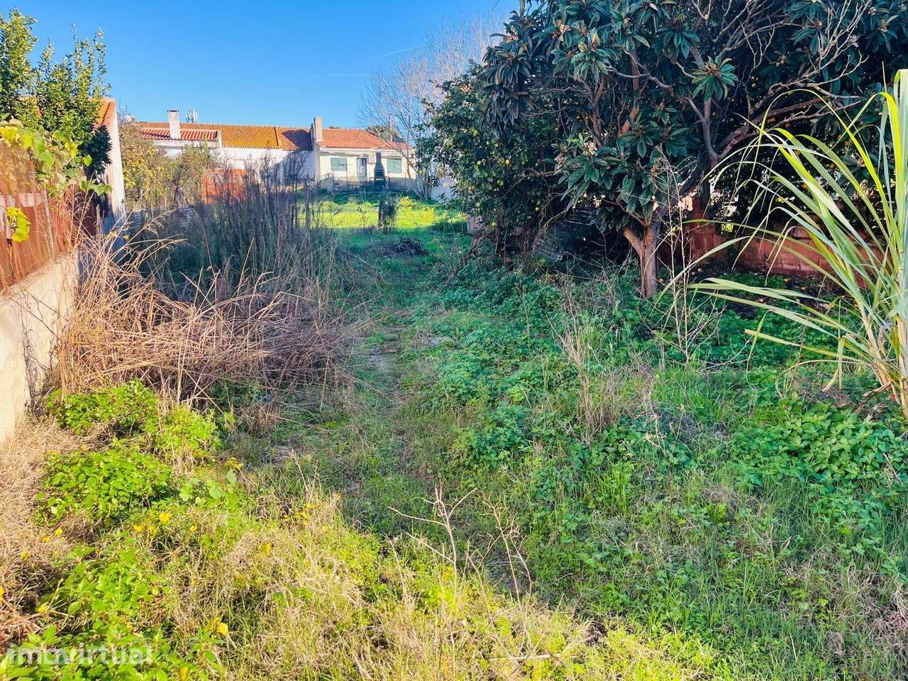 Vende Terreno Urbano de 256m2 em Santo António da Charneca - Grande imagem: 3/7
