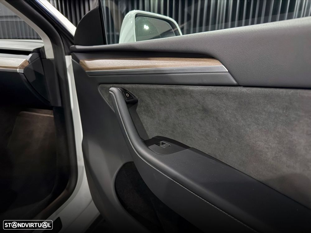 Tesla Model Y Standard - 32