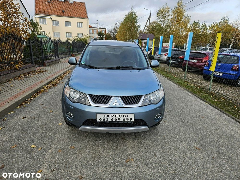 Mitsubishi Outlander - 2