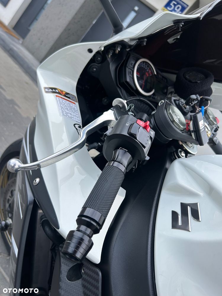 Suzuki GSX-R - 15