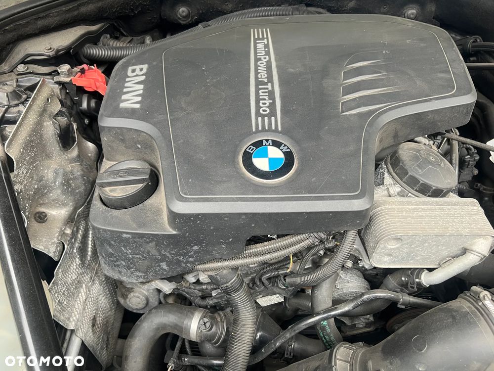 BMW Seria 5 528i xDrive - 23