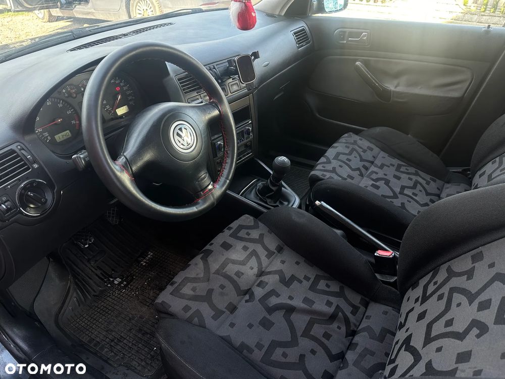 Volkswagen Bora Variant 1.6 - 8