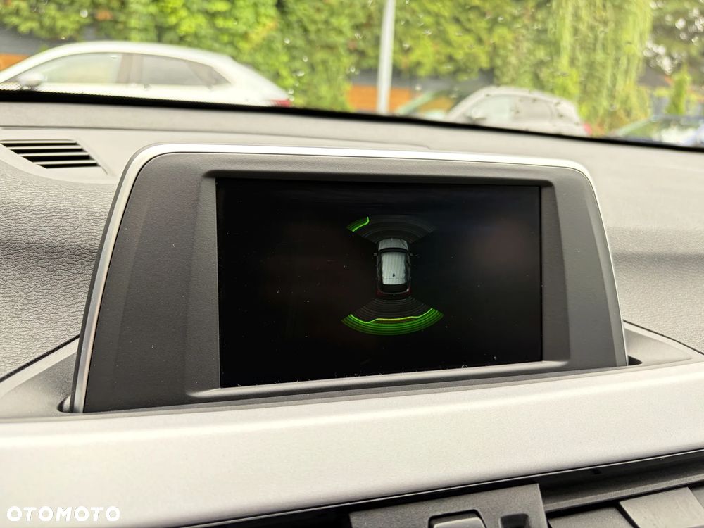 BMW X1 sDrive20i Advantage - 25