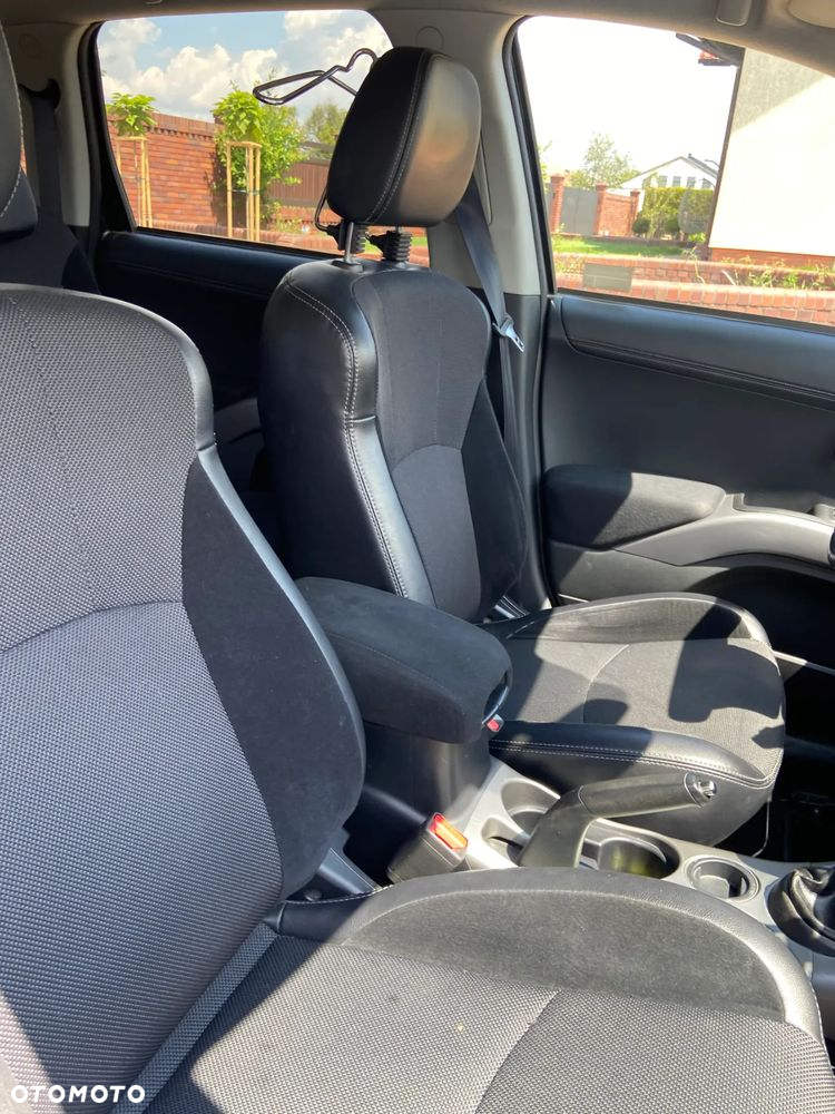 Mitsubishi Outlander 2.0 Intense + NAVI 2WD EU5 - 14