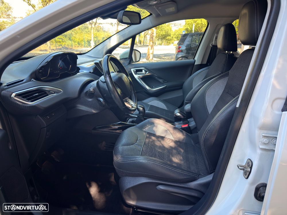 Peugeot 2008 1.2 PureTech Allure - 22