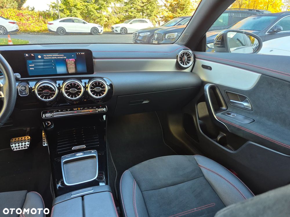 Mercedes-Benz CLA 200 AMG Line 7G-DCT - 24