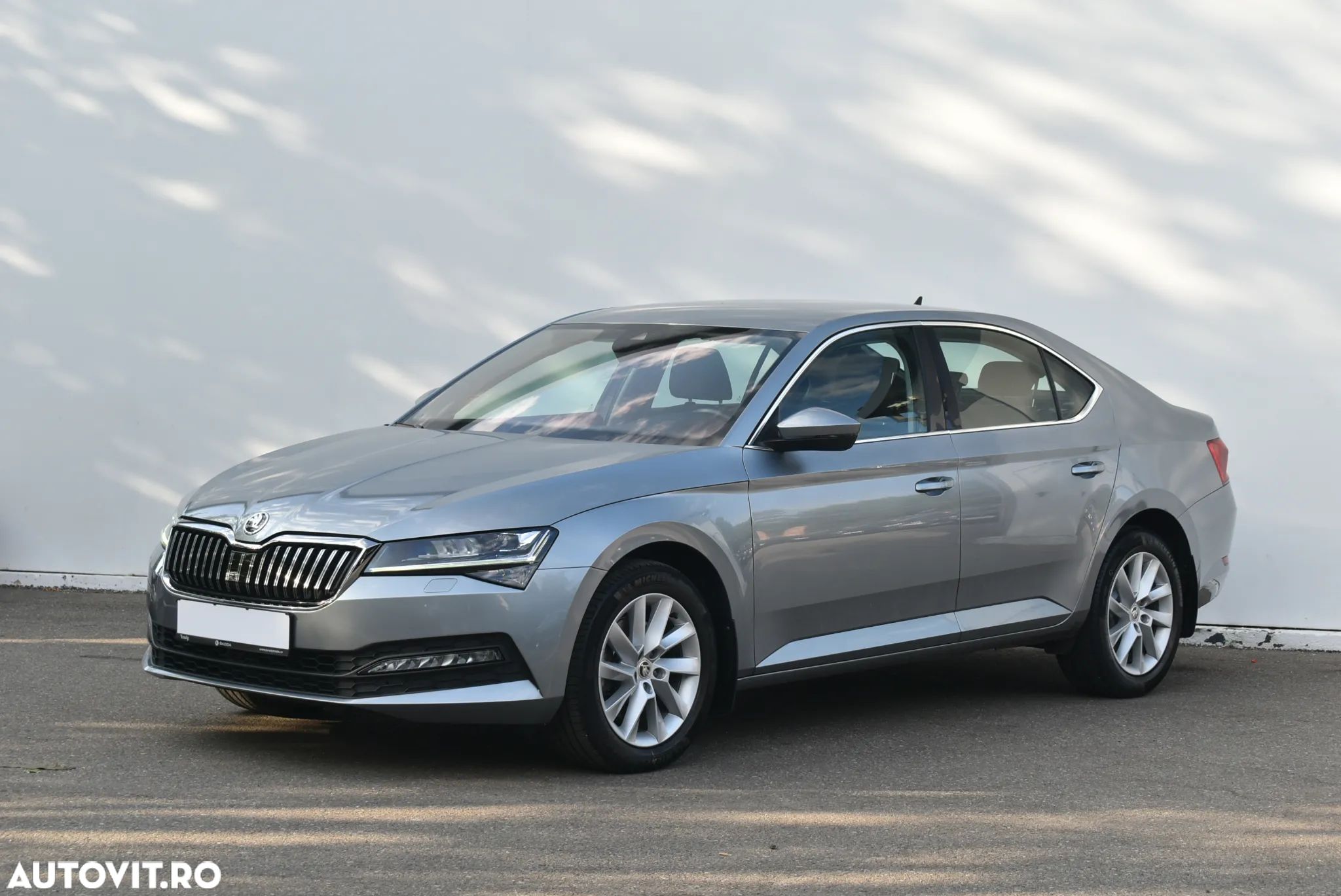 Skoda Superb 2.0 TDI DSG Ambition - 1