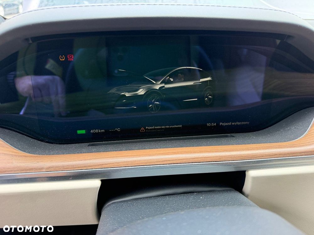 Tesla Model X - 11