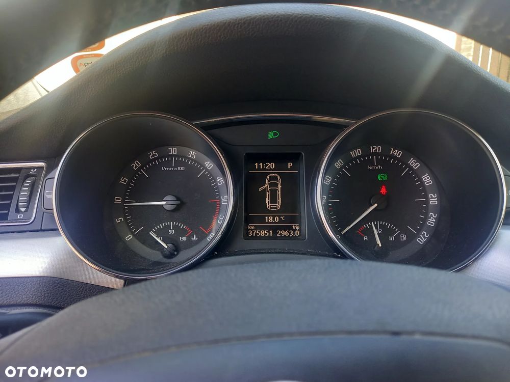 Skoda Superb 2.0 TDI Comfort DSG - 6
