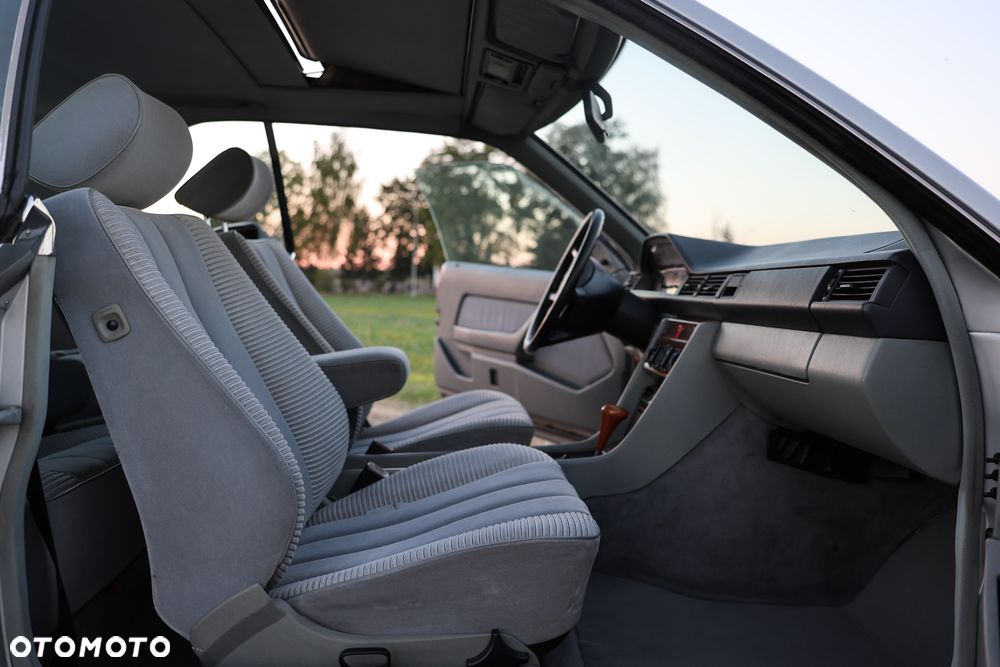 Mercedes-Benz W124 (1984-1993) - 28
