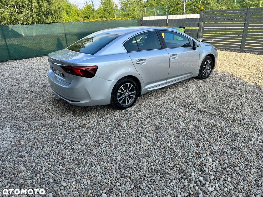 Toyota Avensis 1.8 Active - 11