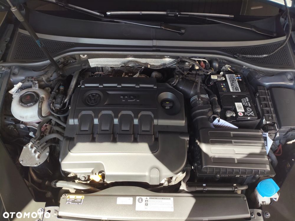 Volkswagen Passat 2.0 TDI BMT Highline DSG7 - 9