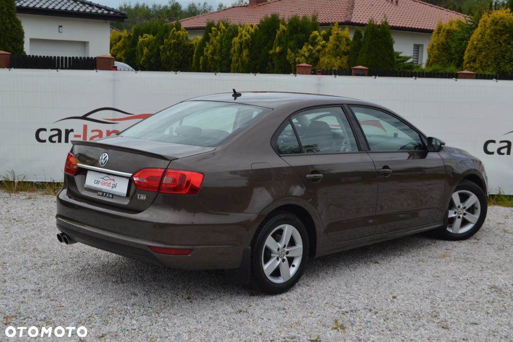 Volkswagen Jetta - 13