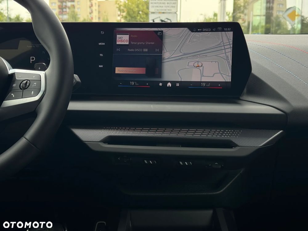 BMW Seria 1 120 mHEV - 12