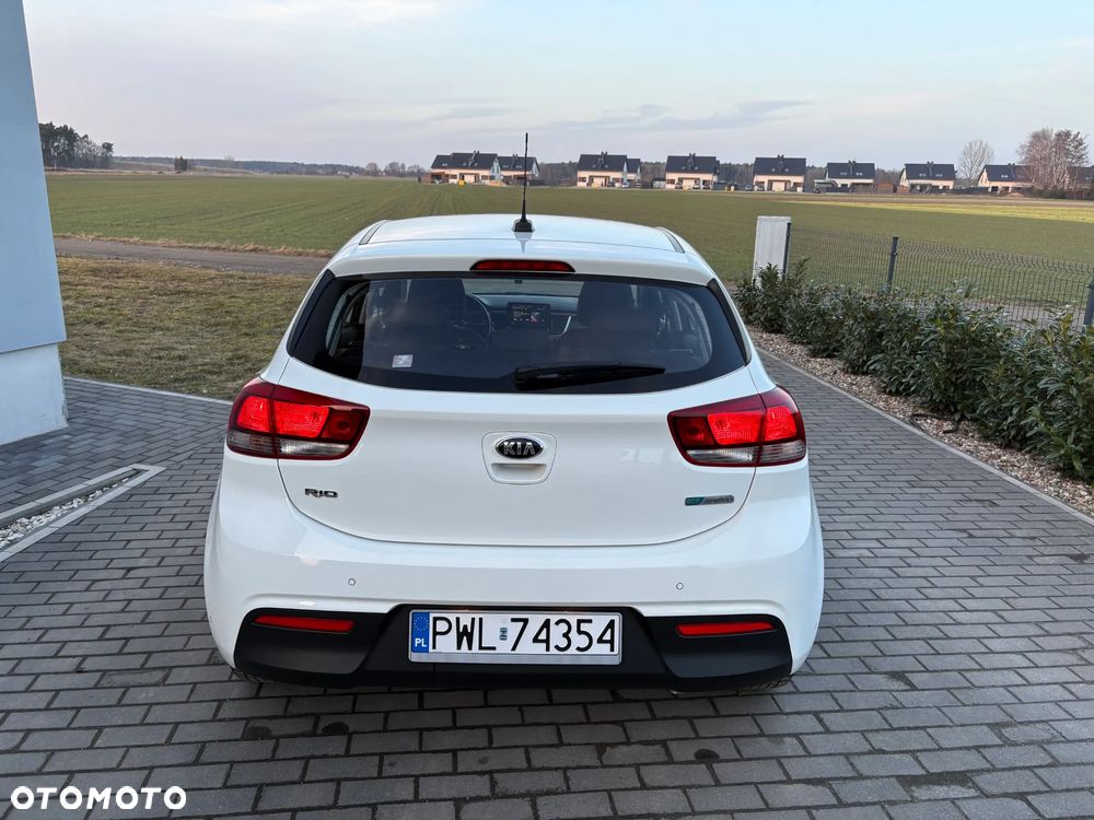Kia Rio - 32