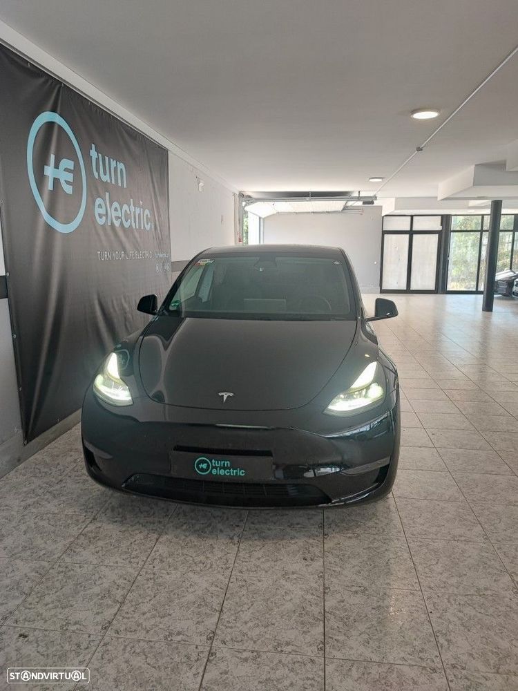 Tesla Model Y Long Range Dual Motor AWD — fotografia 3