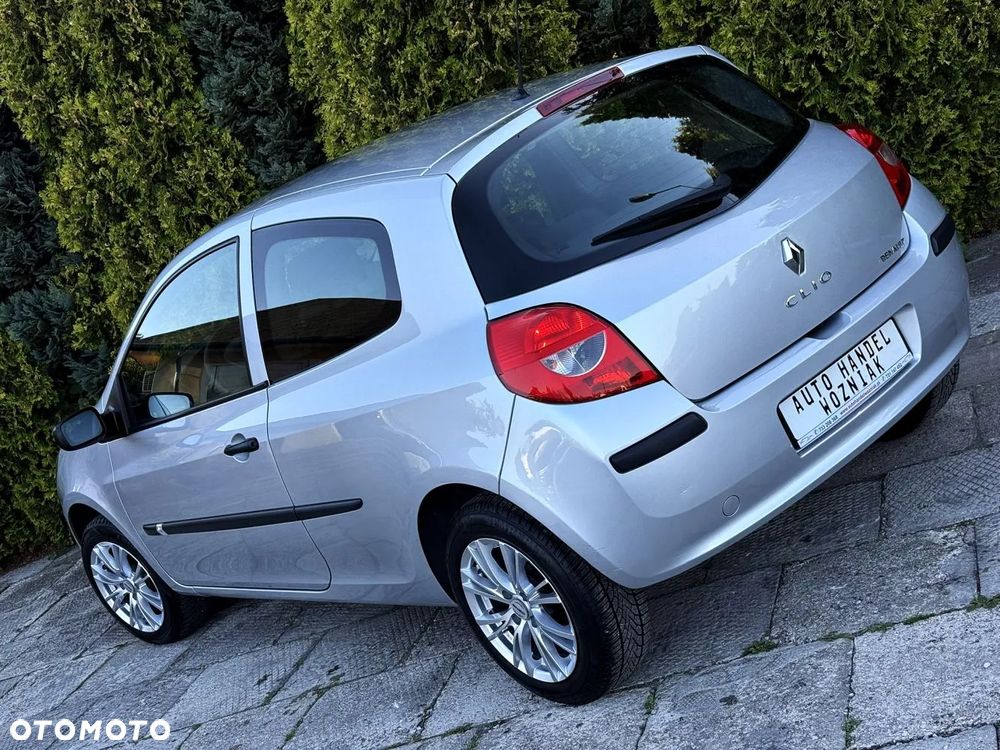 Renault Clio - 17