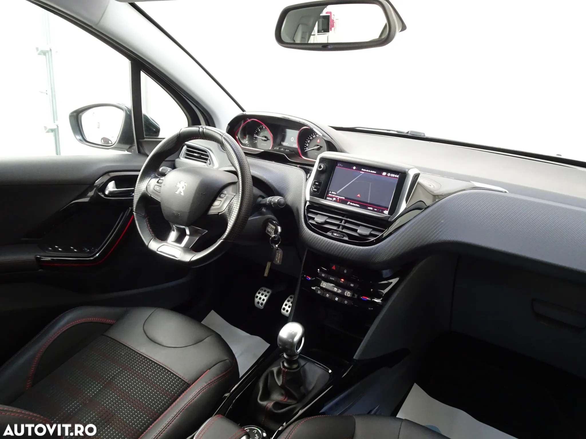 Peugeot 2008 1.2 L PureTech STT GT Line - 8