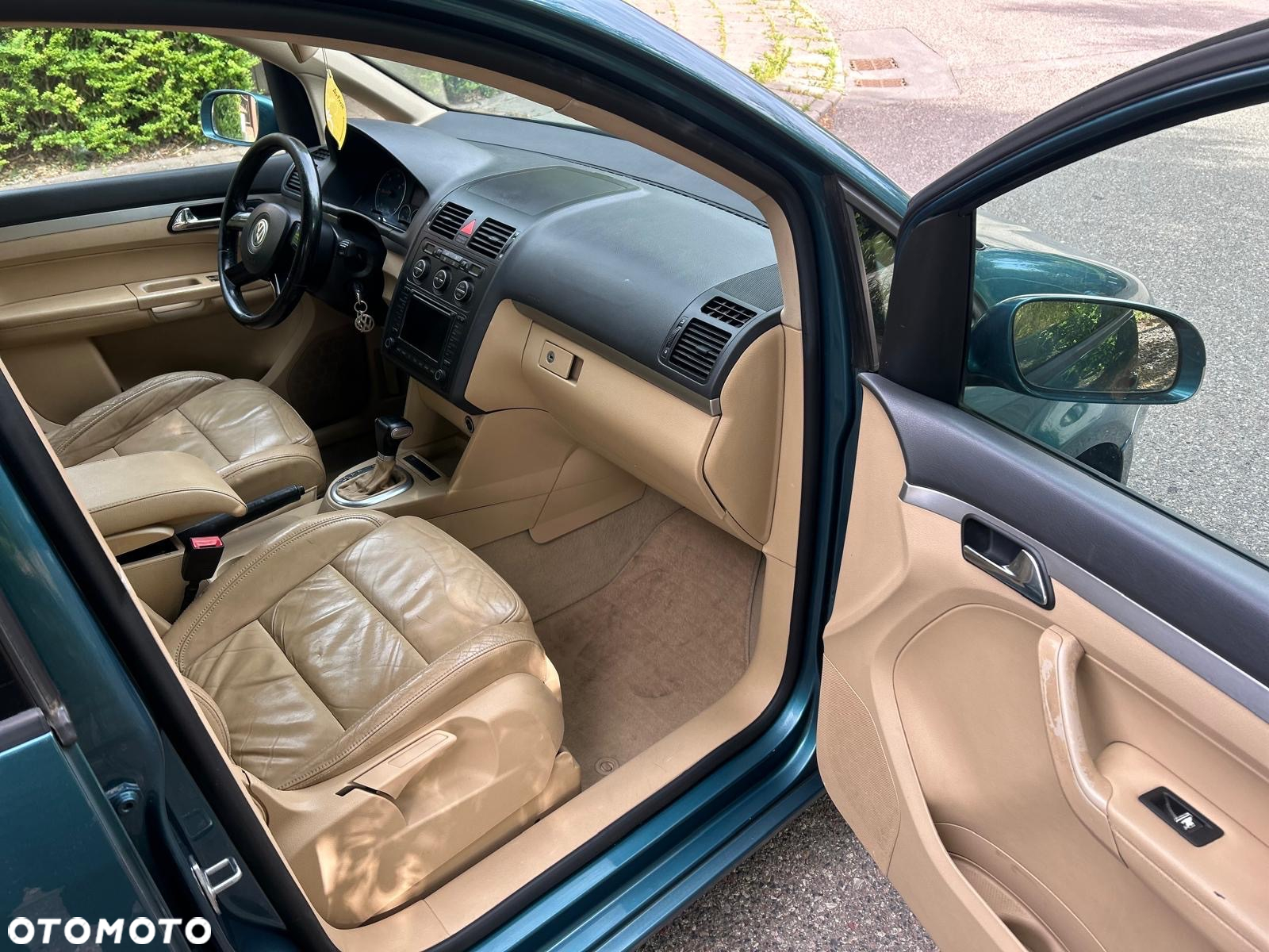 Volkswagen Touran 2.0 TDI Highline DSG - 6