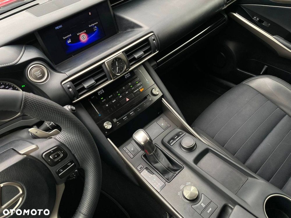 Lexus IS - 28