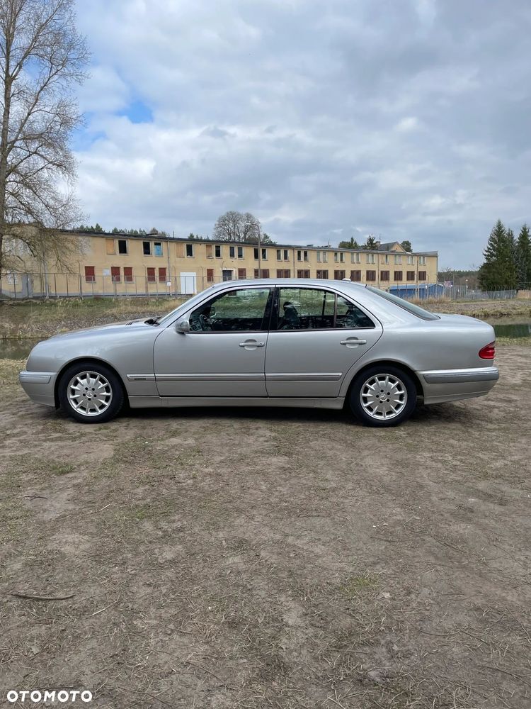 Mercedes-Benz Klasa E - 17