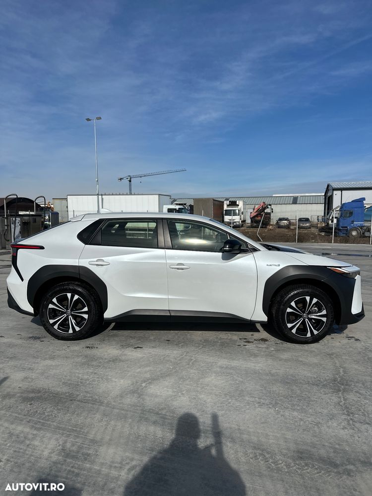 Toyota BZ4X 160 KW AWD (4x4) Dynamic - 9