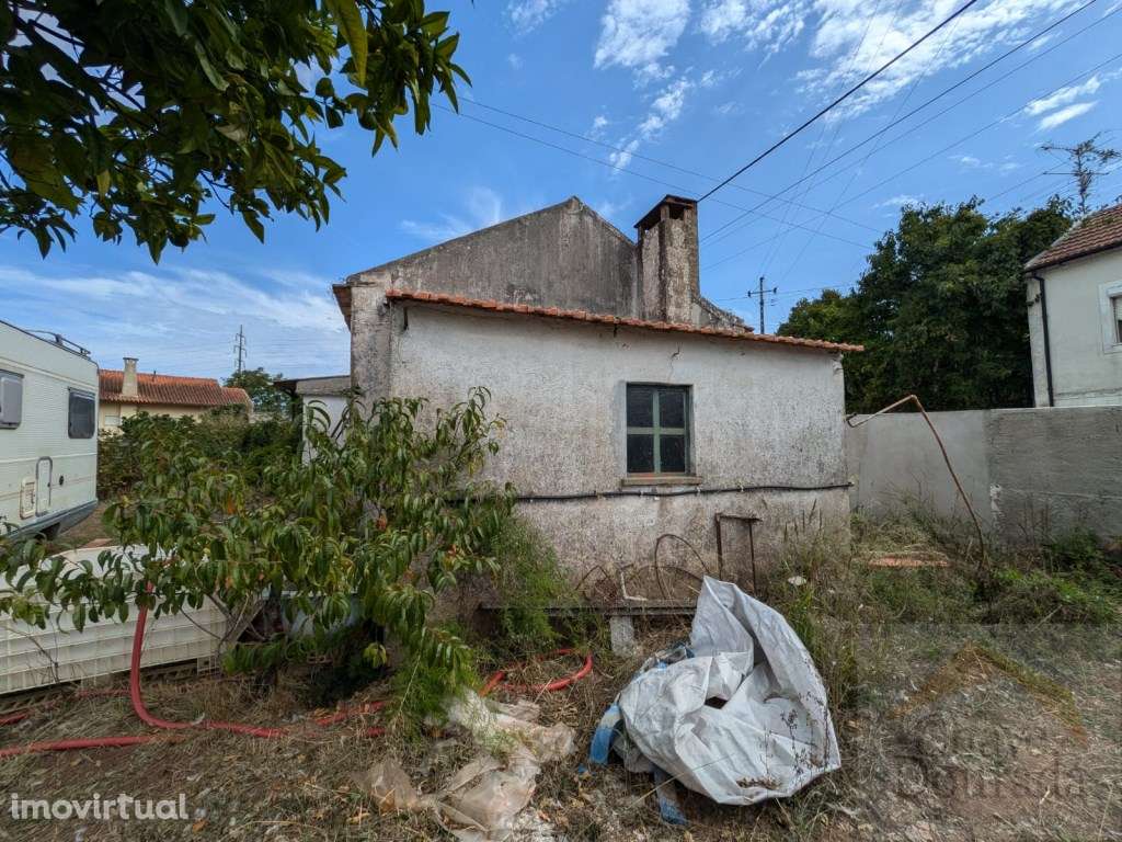 Vende-se moradia para recuperar com lote de terreno - Lordemão - Grande imagem: 2/14