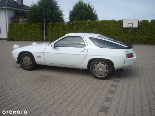 Porsche 928 - 10