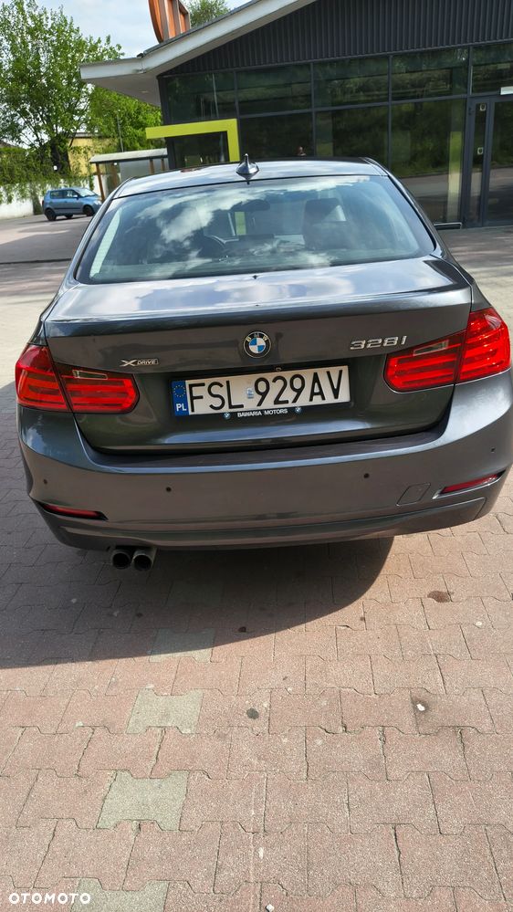 BMW Seria 3 328i xDrive - 9