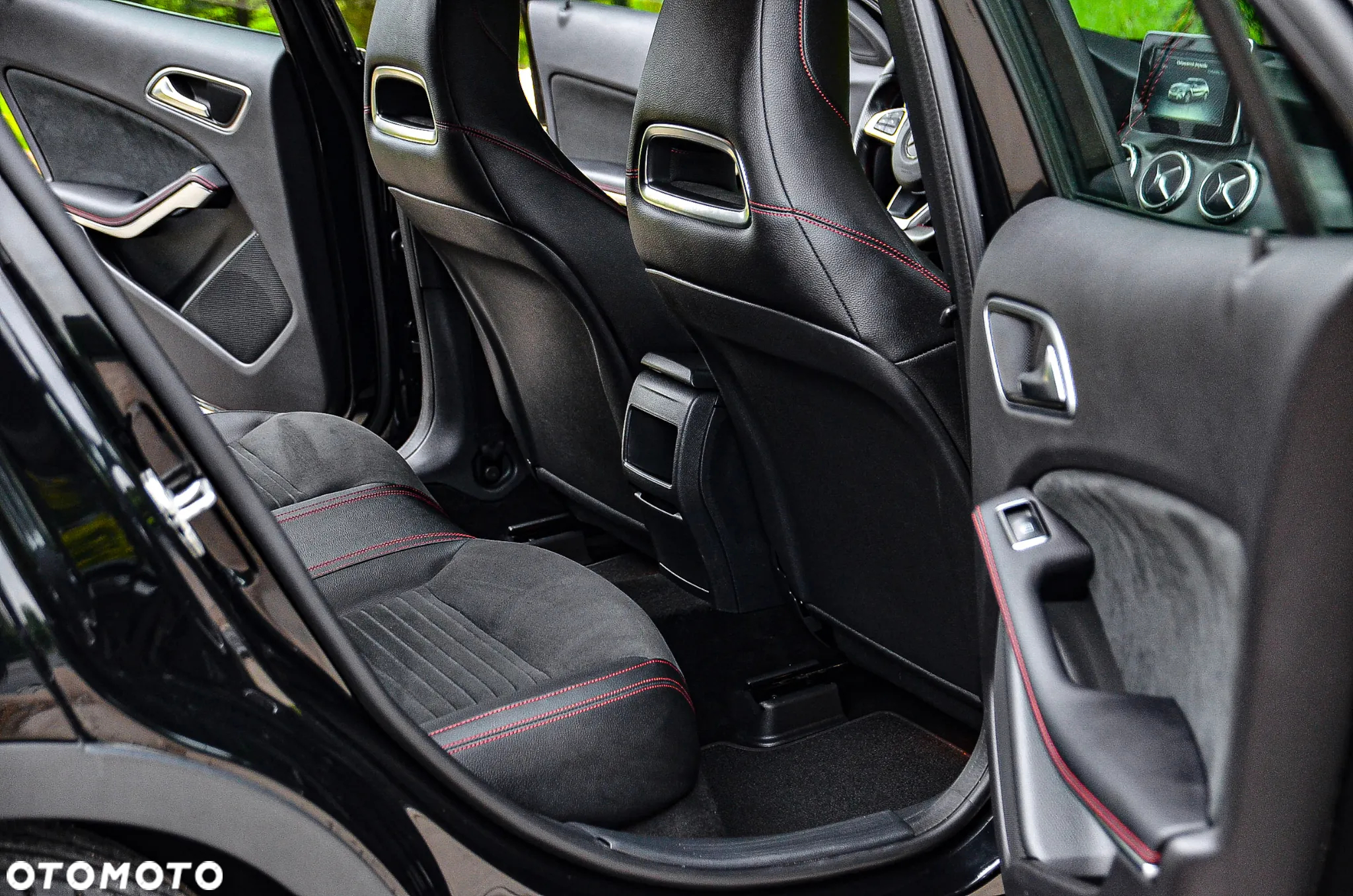 Mercedes-Benz GLA 180 7G-DCT AMG Line - 30