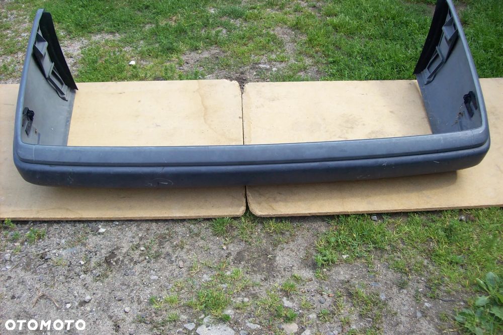 ZDERZAK TYLNY MERCEDES W124 SEDAN - 1