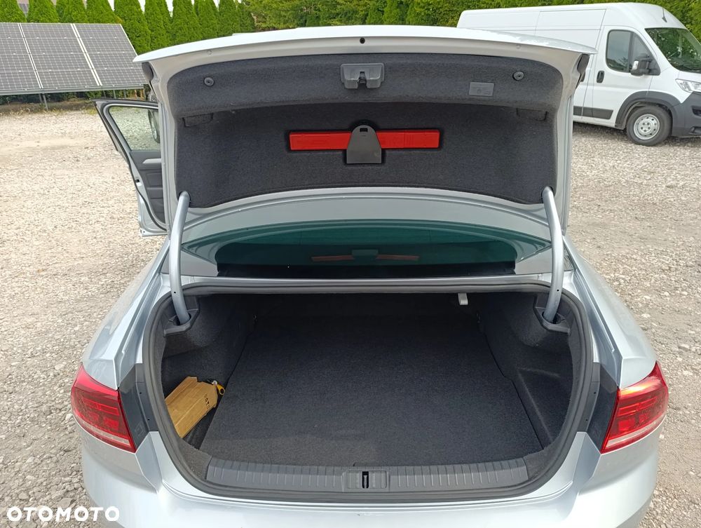 Volkswagen Passat 2.0 TDI EVO Business - 23