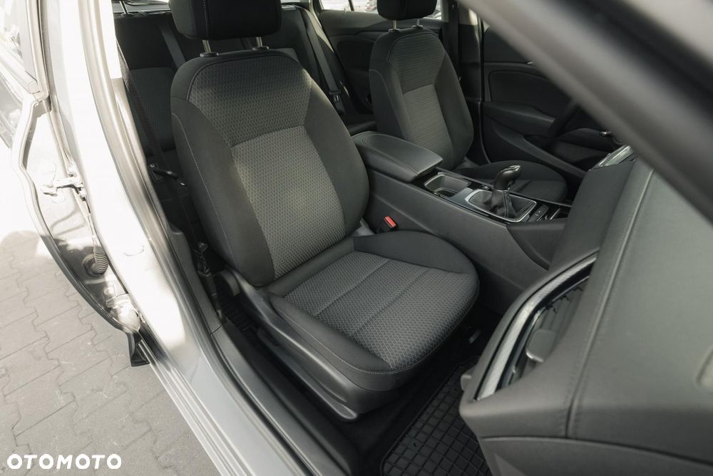 Opel Insignia - 16
