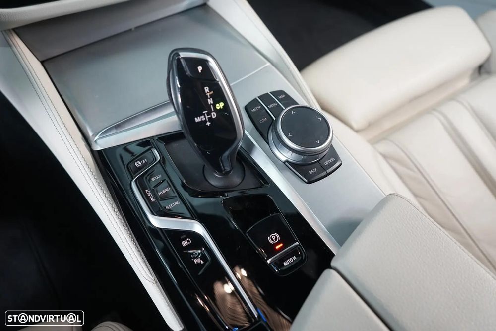 BMW 530 e Pack M - 33