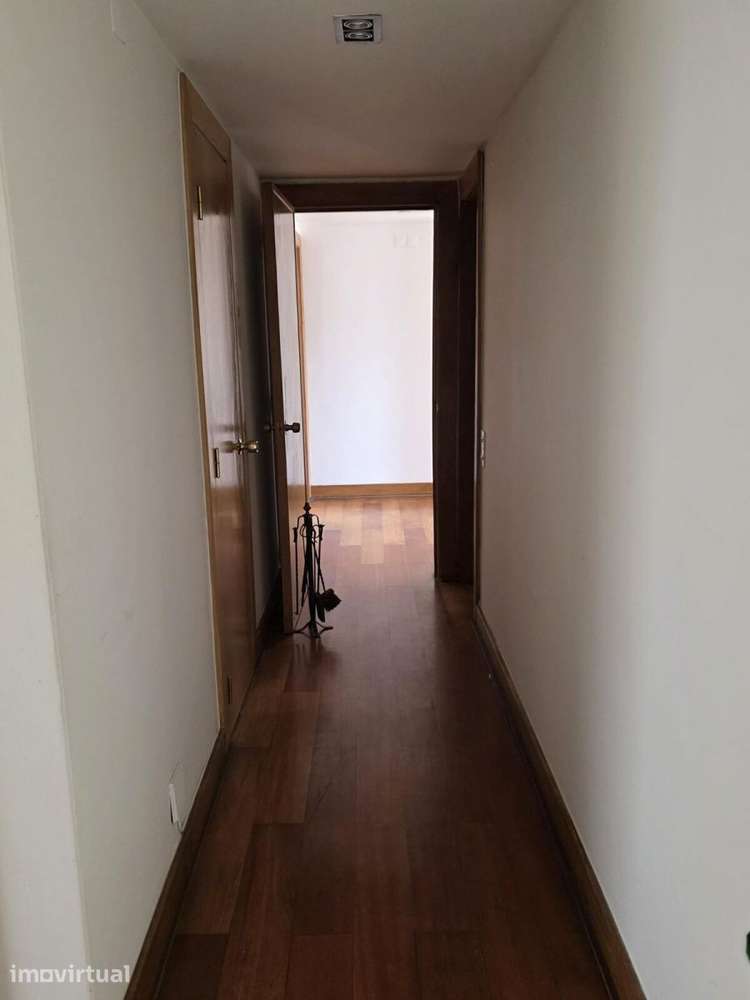 Apartamento T4 com estacionamento, Estrada da Luz, Lisboa - Grande imagem: 5/19