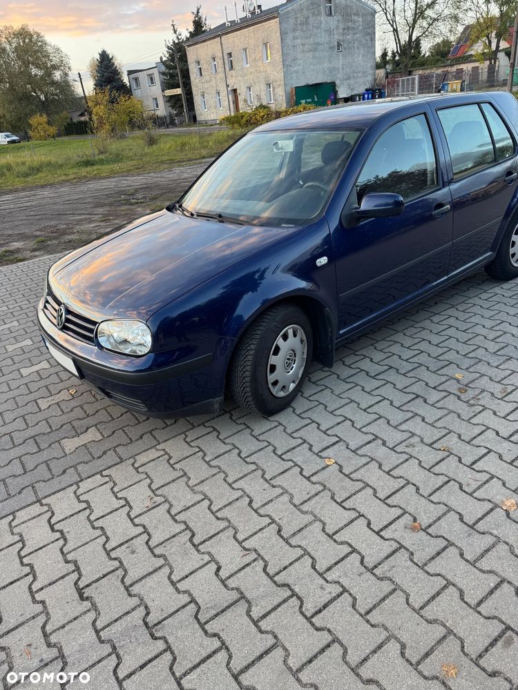 Volkswagen Golf - 2