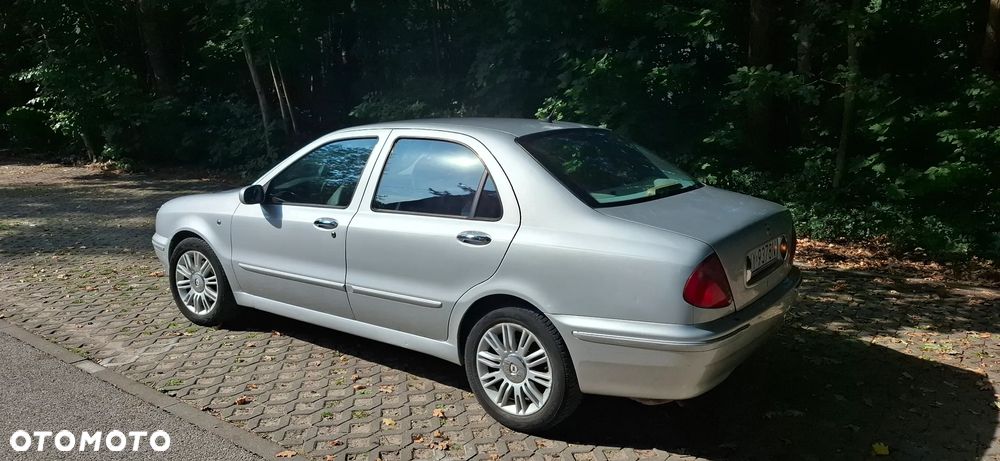 Lancia Lybra 2.0 LX - 5