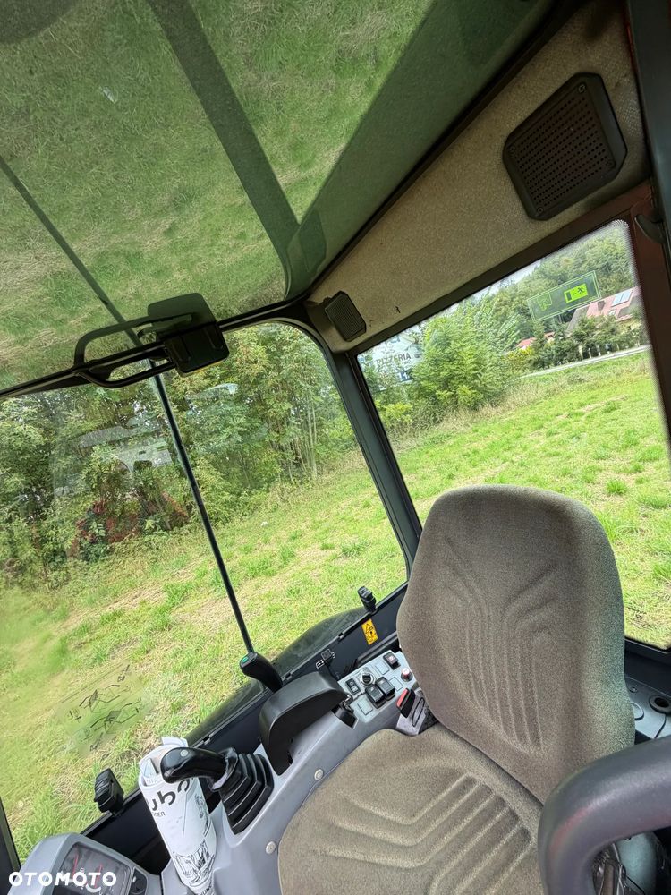 Kubota U27 Minikoparka koparka gąsienicowa 2.8 tony. jak Nówka sztuka z salonu! 2018 rok. 2000 mtg. Przywieziona z Gospodarstwa Norweskiego! Zadbana Maszyna ani deka luzów i wycieków. Aktualna Dekra dokumentacja BMWT! Szybkozłącze. Szybka wolna jazda. Zamki na tłokach. Wersja Norweska!! OKAZJA Tanio - 15