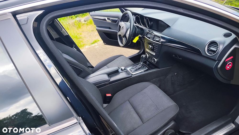 Mercedes-Benz Klasa C 220 CDI DPF Automatik Avantgarde - 29