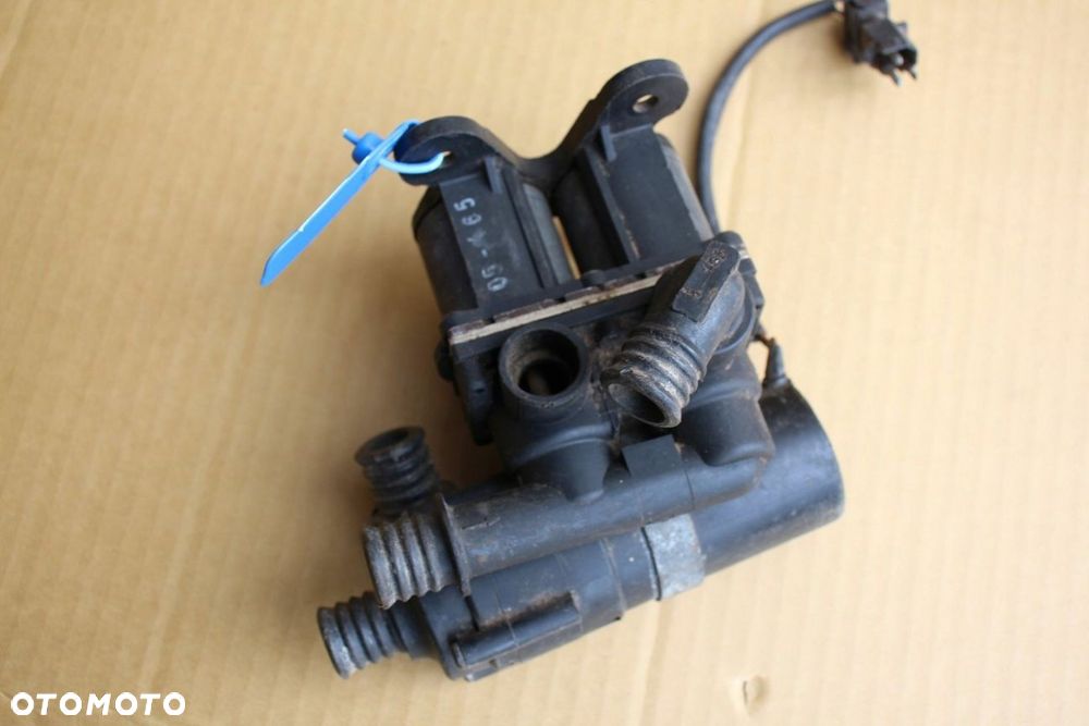 Elektrozawór z pompą wody BMW 5 e34 7 e32 oryginalny (4472) - 5