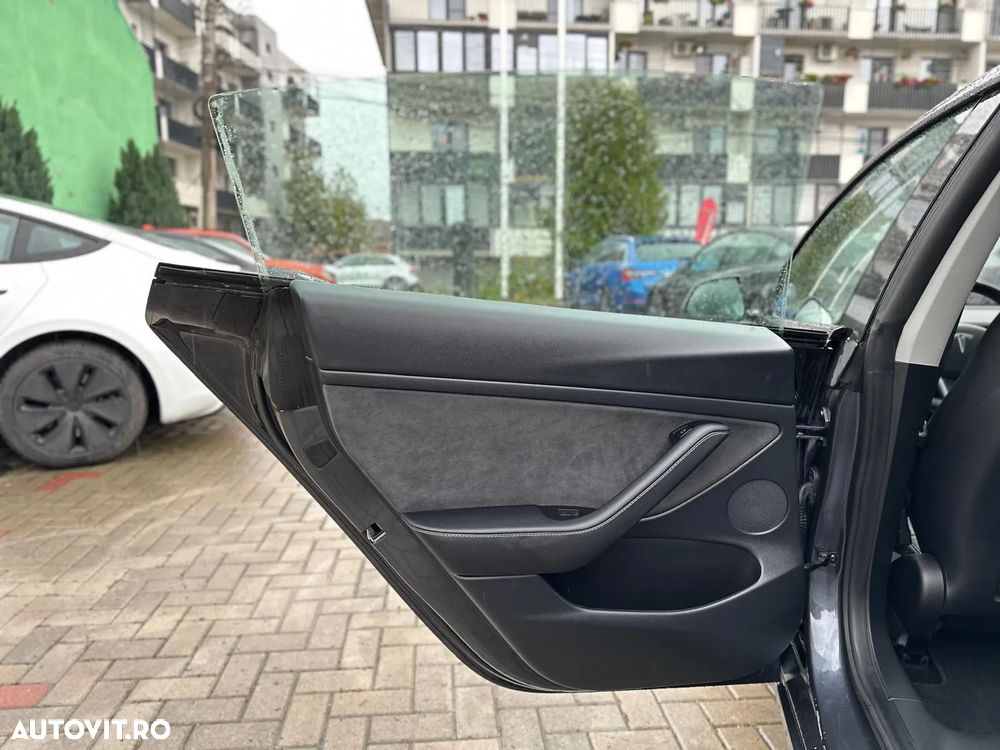 Tesla Model 3 AWD Long Range - 31