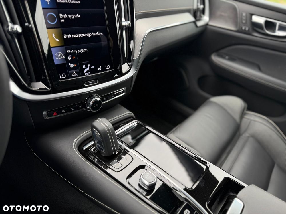 Volvo V60 T6 AWD Recharge Geartronic RDesign - 16