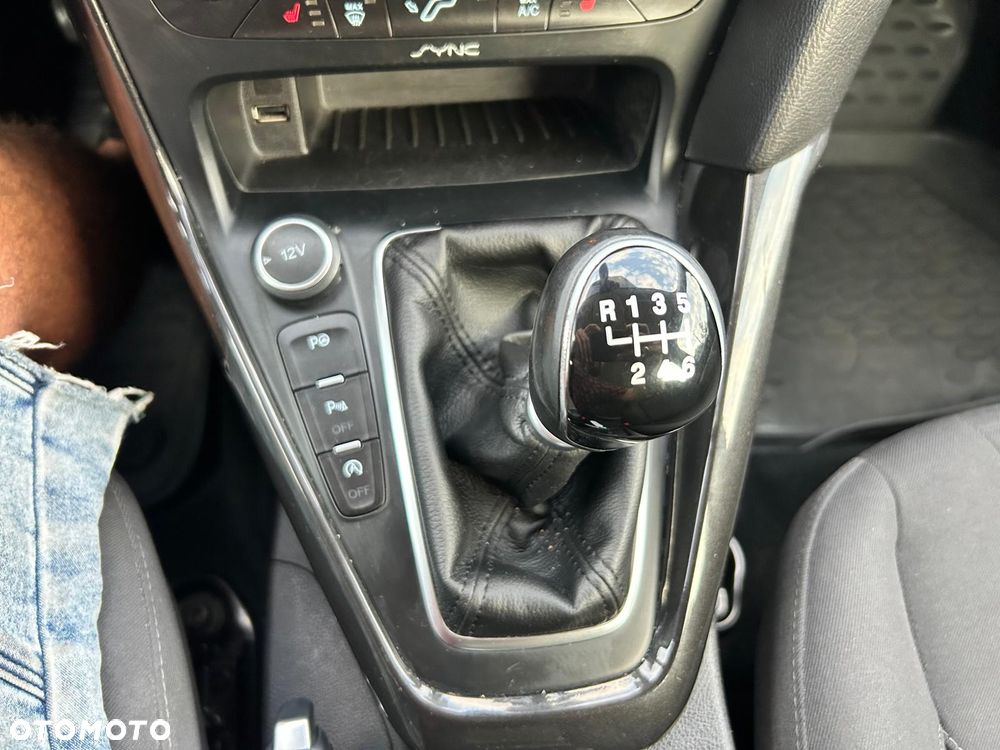 Ford Focus 1.0 EcoBoost Gold X (Trend) - 37