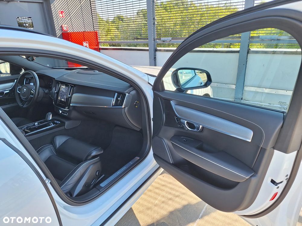 Volvo V90 T8 AWD Plug-In Hybrid R-Design - 25