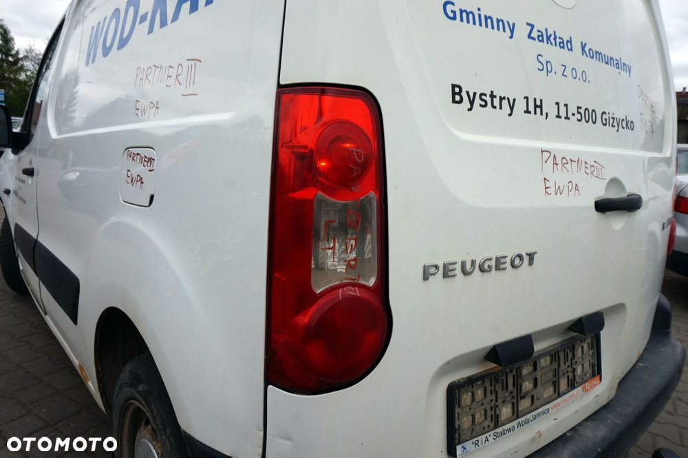 LAMPA TYLNA LEWA PARTNER III B9  PEUGEOT 2008-2018 - 1