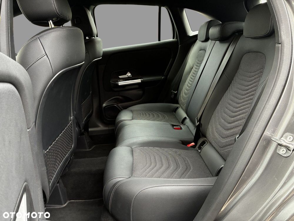 Mercedes-Benz GLA 200 d Progressive 8G-DCT - 18