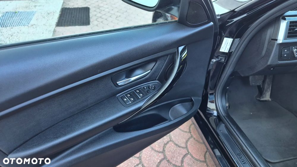 BMW Seria 3 320i xDrive Advantage sport - 17